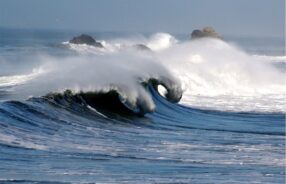 1060px-Waves_in_pacifica_1 small