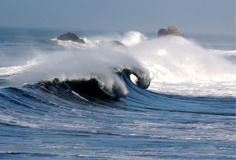 1060px-Waves_in_pacifica_1 small