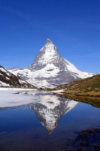 Matterhorn_Riffelsee_2005-06-11