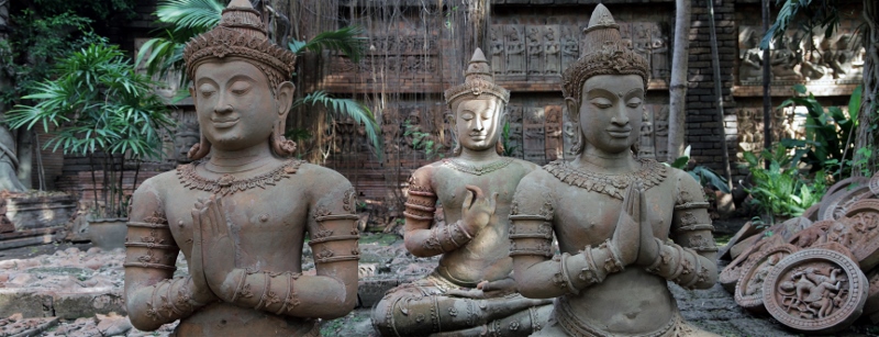 three buddhs in meditation