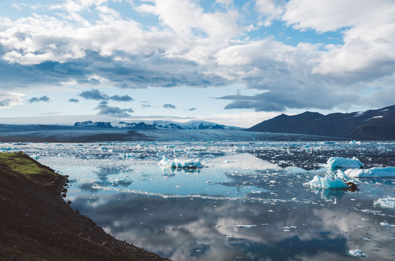 Icy Sea & Mountains 800